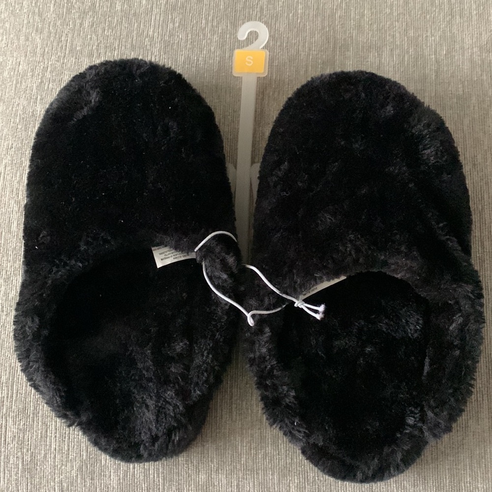 Women’s New Soft Black Fury Size S(5/6) Slipper